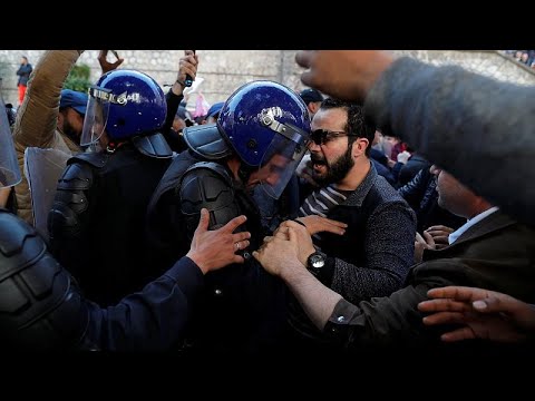 Algerien: Ausschreitungen bei neuen Protesten gegen Bou ...