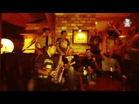 dubioza - Ova obrada pjesme KUD Idijota je posvećena našem dragom prijatelju i uzoru Branku Črncu Tusti (1955. - 2012.). Snimljeno u Novom Sadu uoči Koncerta godine 2012.