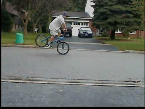 BMX BIKES TRICKS STUNTS CRASHES