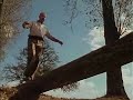 jean pierre marielle fait du saut � la perche dans le film bouvard et p�cuchet 1989