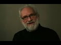 Knud Illeris fortæller om sin bog Læring, 2. udgave, som behandler de basale spørgsmål om læringens processer og dimensioner, forskellige læringstyper og blokeringer mod læring.