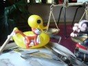 De toekenning van de kackadorisprijs 2008Wie krijgt de Kackadorisprijs 2008? Een impressie van het overleg binnen de Vereniging tegen de Kwakzalverij!De leden van de VtdK zijn platvloerse schreeuwers en humorloze fanatici, aldus bestuurderen en vele anderen. Dat heeft men goed gezien, want met de nominaties 2008 van de Kackadorisprijs slaat de Vereniging wederom, evenals in de afgelopen jaren, de plank totaal mis. Het zou goed zijn als de Nederlandse journalisten, die volgens de VtdK toch allemaal medische analfabeten zijn, deze faux pas nu eindelijk aangrijpen om dit sinistere genootschap de volle laag te geven. Want de Vereniging heeft thans de ongekend smakeloze stap gezet om de rector magnificus van de VU, een eminent geleerde die in wetenschappelijk opzicht totaal onafhankelijk en objectief is gebleken in zijn hele loopbaan als hoogleraar en directeur van het EMGO, een nominatie te geven. Deze wansmaak van de antikwakkers valt slechts als een perversiteit te kwalificeren. Ook de overige nominaties laten weer eens zien dat de Vereniging de echte kwakzalvers niet kan onderscheiden van maatschappelijk betrokken instellingen en personen. Want naast de  bezoedeling van de rector mochten ook o.a. de Vereniging van Artsen Automobilisten, de ziektekostenverzekeraar AZIVO en de NCRV in verband met de serie Uitgedokterd!? een nominatie ontvangen.Bizarre redenenEn wat zijn de redenen. Die zijn te bizar voor woorden. Bij de VVAA meldt de Vereniging tegen de kwakzalverij dat: Chiropractors kunnen 'slechts' buitengewoon lid zijn, maar die horen in een VVAA net zomin thuis als osteopaten. Er bestaat dus bij de VVAA een ernstige en kwalijke vermenging van reguliere en alternatieve geneeskunde.  Dat chiropractie een academische studie in het buitenland is, en dat er in Nederland zojuist een uitstekend proefschrift is geschreven over dit onderwerp telt voor de Vtdk niet.  Zij ziet in haar eigenwaan slechts een vermenging van reguliere geneeskunde met afvalligen!En schandelijke praat En over de rector magnificus van de VU wordt de volgende schandelijke praat verspreid:De Vrije Universiteit heeft daarmee (met Bouter als RM) een 'devil in disguise' binnengehaald die serieus denkt dat er twee soorten geneeskunde zijn, een reguliere en een 'complementaire'. Het zal je maar door deze club van tota's (= totalitairen) gezegd worden: de rector is in zijn universiteit een vermomde satan...... . En de ziektekostenverzekeraar onderzoekt samen met de ayurvdische arts Victor Manhave de zin van ayurvedische therapie bij suikerziekte. Binnen de ayurveda is er namelijk een serie behandelingen die zeer veelbelovend zijn, en wetenschappelijk onderbouwd zijn, maar dat dringt niet door bij de Vtdk. Voor de VtdK is alles wat buiten hun blikveld valt onkruid dat verdelgd moet worden. IOCOB vindt het inmiddels een nooit eindigend treurspel, waar de roman van Cervantes maar bleek bij afsteekt. Het is pure Don Quichotterie.Luisteren naar de VtdK zelf:Het bestuur van de VtdK heeft besloten in 2003 over te gaan tot de instelling van een voorlopig jaarlijks toe te kennen prijs, bestemd voor personen of instellingen, die de kwakzalverij in aanzienlijke mate hebben bevorderd.Hoewel daadwerkelijk actieve kwakzalvers niet worden uitgesloten, is nadrukkelijk ook gedacht aan personen/instellingen die via publiciteit, geldstromen, opleidingen, wet- of regelgeving, mantelorganisaties, rechtspraak of anderszins de kwakzalverij hebben bevorderd zonder daarbij zelf vuile handen te maken. Het kan zijn dat de bekroonde activiteiten willens en wetens zijn ondernomen, maar ook naïeve c.q. bona fide inspanningen die wellicht onbedoeld de kwakzalverij hebben bevorderd, kunnen in aanmerking komen. Goed bedoeld is dus geen excuus!De naam van de prijs is ontleend aan een oude en beroemde middeleeuwse kwakzalver, wiens avonturen later werden beschreven in het 'Tafelspel van Meester Kackadoris / en de een Wijf met Eyeren' uit 1631 van Marnix van St. Aldegonde, de dichter die als overtuigd calvinist en diplomaat ook bekendheid verwierf met zijn pro-Oranje propaganda. Hij geldt als de schrijver van het Wilhelmus en maakte in 1580 ook een literaire en bijbelgetrouwe psalmberijming. Het begrip kwakzalver had in die oude tijden niet alleen een negatieve klank en het dove, oude vrouwtje dat de hoofdpersoon is in het Tafelspel wil maar al te graag de hulp van Mr. Kackadoris inroepen, niet alleen om weer mooi te worden, maar ook al omdat hij 'seer goed verstant heeft van de kouwe pis' (=blaasontsteking), terwijl hij ook goed kon kei snijden.Aan het begin van de twintigste eeuw tooide de Amsterdamse standwerker Meijer Linnewiel zich met de geuzennaam 'Professor Kokadorus'. Hij verkocht onder andere stiften tegen migraine.De commissie, die de voordracht aan het bestuur zal doen, is als volgt samengesteld: mr. Th.J. Douma, voorzitter, prof. dr. R.A.P. Koene en C.P. van der Smagt, leden.