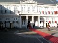 HE Virachai Plasai entering the palace at Noordeinde with Royal Thai Embassy staff