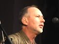 www.realmusic.ru Видно время подошло - пора покинуть отчий дом.. Да и достало всё - впору воем вой. И я пошёл. Куда? Зачем? - мне было всё одно. Сговорил друзей в дальний путь с собой. И мы пошли втроём - друг, подруга, я. На плече сума. В ней лишь нож да хлеб, Да нательный крест - во спасение От врагов и лжи, от невзгод и бед. Но вскоре любая моя заканючила То мозоли на ногах, то дожди кляня. Жизнь без денег да без крова, видать, наскучила. И отстала, отступилась.. Впрочем, Бог судья. Сколько лет прошло, сколько хожено. И добродетель повидал, и порочность я. Были позже и подруги - всё как положено.. Но лишь дорожная сума - подруга верная. В тёмный лес нас занесло. Волки стаею. Глядь - а друга нет. Бросил, сучий сын! Волки клацают зубами.- Пропадаю я. Нож со мною был. Он и выручил. Сколько лет прошло, сколько хожено, А что не видел, не встречал -то домыслил я. Были позже и друзья - всё как положено.. Но только нож всегда со мной - друг мой истинный. За одной бедой другая -жажда с голодом. - Боже праведный!! Напои! Насыть!! Но то ли занят был Господь... То ли нет его... - В роднике вода. Хлеб с собою был. Сколько лет прошло, сколько хожено... Предъявлять богам счета - разве мыслимо?! Крест по-прежнему на шее - всё как положено.. Но хлеб за пазухой - вот Бог мой истинный. Походил. Побродил. Посмотрел. Поумнел. Нож мой, хлеб да сума - трёх святых имена. И еще понял я, сделал вывод простой - Врут, что все дороги в Рим... Все дороги - домой. 2001