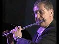 esta es una de las intervenciones de este excepcional compositor y pianista.
si quieres conocer algo mas de el entra en www.manolocarrasco.com