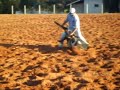 Alexandre tentando laça bezerro