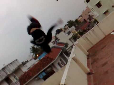 BMX BIKES TRICKS STUNTS CRASHES