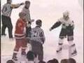videos de Hockey Fight - The 1 Hitter Quitter