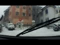 In fusta si pantofi pe viscol inarmata cu o maturica