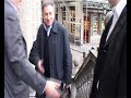 la sc�ne de l'�mission tenue de soir�e a choisi le cadre exceptionnel de la grand-place de bruxelles pour sa premi�re �mission en dehors du territoire fran�ais... michel drucker parle avec amour de la capitale de l'europe.