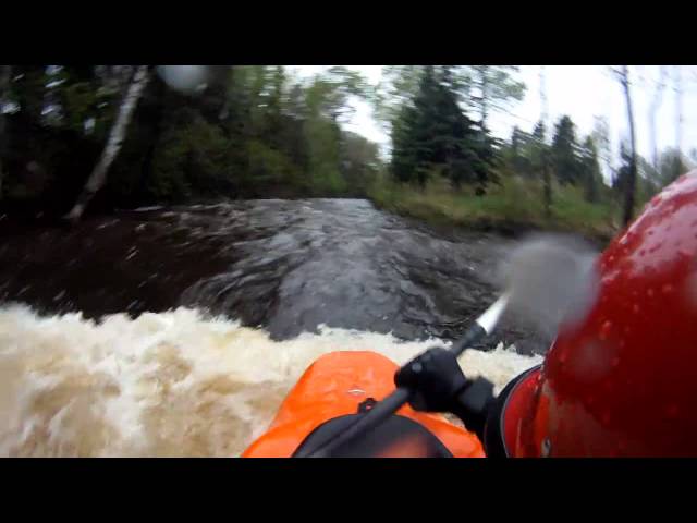 Whitewater kayak Wavesport Fuse64 playboat in Water Sports in Thunder Bay