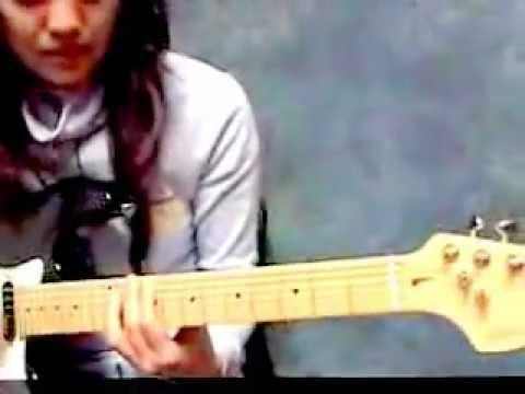 AWESOME GIRL GUITARIST SHREDS GUITAR !