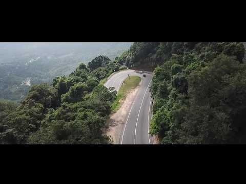 Driving my own tuktuk around Sri Lanka!