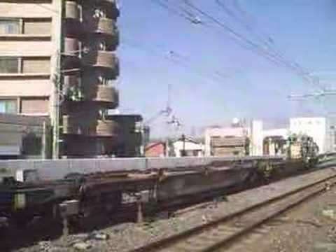 DE１０が牽引する貨物列車