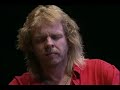 live in chiave acustica con il super tastierista rick wakeman ed il bassista/chitarrista david paton.
in questo video eseguono after the ball tratto dall'album white rock di wakeman