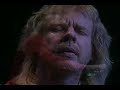 live in chiave acustica con il super tastierista rick wakeman ed il bassista/chitarrista david paton.
in questo video eseguono after the ball tratto dall'album white rock di wakeman