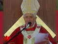 pope holds mass for 350000