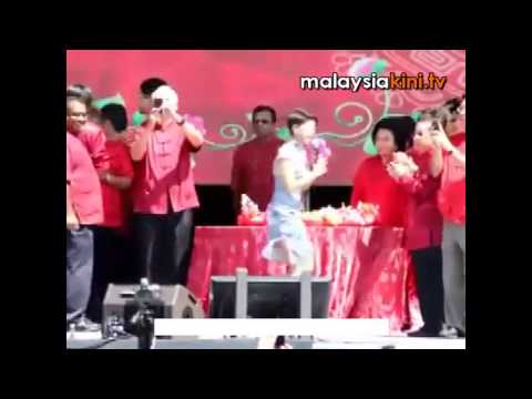 No Psy, BN left red-faced during yee sang toss