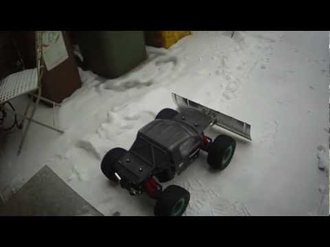 Räumschild - Nachdem es hier jetzt nochmal ein bisschen geschneit hat, konnte ich endlich mal kurz meinen MTA4 Brushless-Umbau mit Räumschild testen.