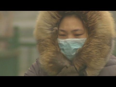 beijing - Smog chokes the Chinese capital of Beijing over the weekend and into this week as CNN's Steven Jiang reports. For more CNN videos, check out http://www.youtu...