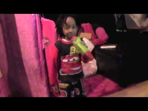 3 yr old singing Michael Jackson (I Want You Back)
