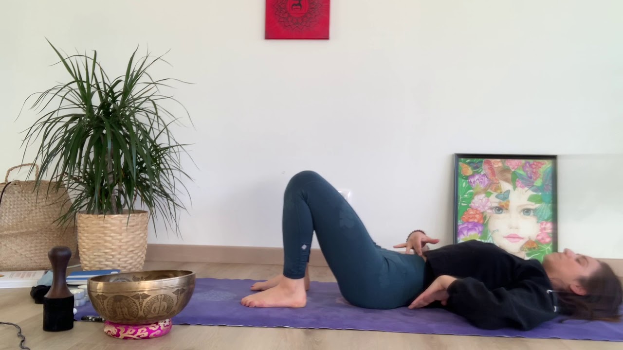 Bascule du bassin : 1 minute de yoga par jour