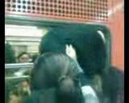 bragas de niñas en el metro