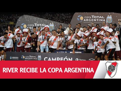 EXCLUSIVO - ¡La Copa Argentina en las manos del campeón!