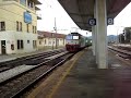 Atenzione! Treno in transito al binario 2