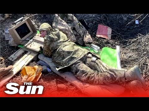 Ukrainka, która obsługuje system naprowadzania rakiet