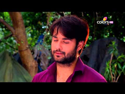Madhubala - Raja gets the job as the security supervisor but refuses to join as he is asked to carry a pistol always. On his way back, Raja comes across a taxi driver, K...
