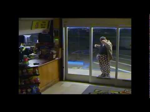 Video captures bumbling burglary suspect					