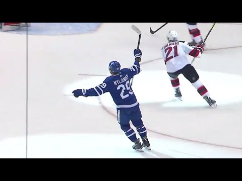 Video: Maple Leafs' Nylander scores in overtime thanks to a lucky bounce off Devils' Palmieri