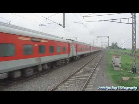 Howrah Rajdhani - Rajdhani duo sets the track on fire at Chandanpur in HWH BWN Chord section of ER.