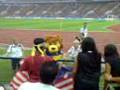 videos de Chelsea FC Mascot Taking The Malaysian Flag