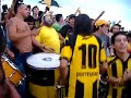 Batucada hinchada Pe�arol al final del partido