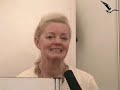 Film przedstawia uczelnię - Szkołę Policealną Pracowników Sł
