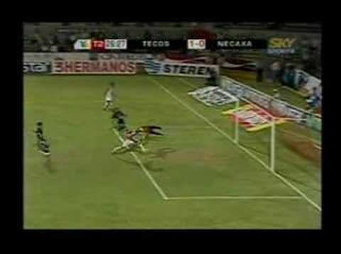 Gran jugada de Sandoval