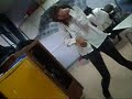 obedece a la roxi DD: ! y a sus piernitas flacas XDD