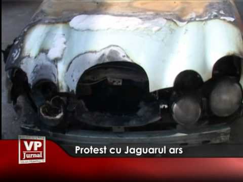 Protest cu Jaguarul ars
