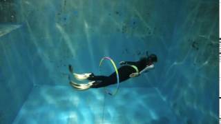 プールで遊んでいます。