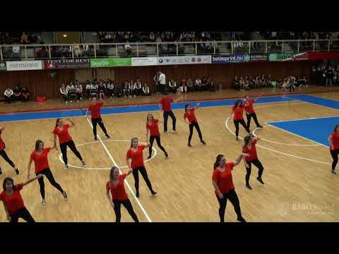 12.F osztály szalagavató tánca