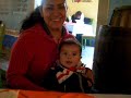 Kaled y mamá cantando Kaled y mamá cantando