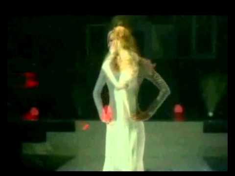 Talackova showt avondjurk