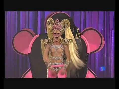 dragqueen - Con títulos de las canciones: 0:34 -- 0:56 La Pantera Rosa 0:56 -- 1:2-12 Gyps Woman (She's homeless) de Cristal Waters 1:12 - 1:38 Gypsy Woman de Chic Flowe...