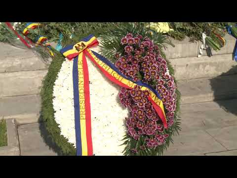 Igor Dodon laid flowers at Stephen the Great Monument