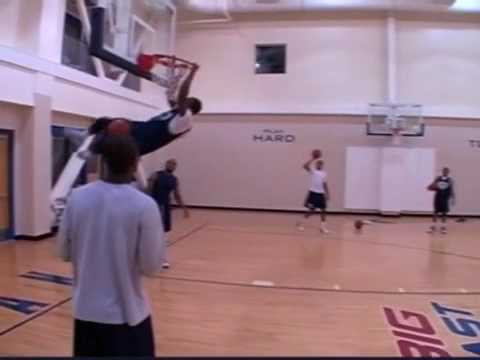 VILLANOVA BASKETBALL HOOPS MANIA DUNK PRACTICE