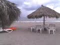 UN BOMBER EN LA PLAYA|