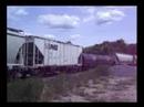 Long Q400 With a GEEP and Heavy Duty Flat Cars