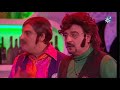 vercarnavaldecadiz2012.webuda.com Como ya tengo más años que un disco de Mocedades en el concurso coincido cantando con mis chavales. -Papá, retírate ya, dime, ¿qué vas a esperar? -Oye ¿a tu padre? Ojú la que te vi a dar. -Es hora que te jubiles... -No digas más tonterías, que tu padre todavía parece de juveniles. -Como puedes comprobar nuestros hijos nos respaldan... -Déjate de rollos ya, que a mamá la tienes harta... -Y lo pienso y le confieso que razones no le faltan. razones no le faltan. Pero quisiera decirte aprovechando el momento que concursar a tu lado no es para mí un sufrimiento. Tu padre ha dado la vida cantando en este teatro, y una sonrisa te mata las penas y malos ratos. No voy a darte consejos porque prefiero que veas que aquí los sueños se cumplen si es verdad que los deseas. Y si la gente te dice que este es un mundo canalla, piensa en cómo lo pasamos la noche en la que cantamos los dos juntos en el Falla, los dos juntos en el Falla.